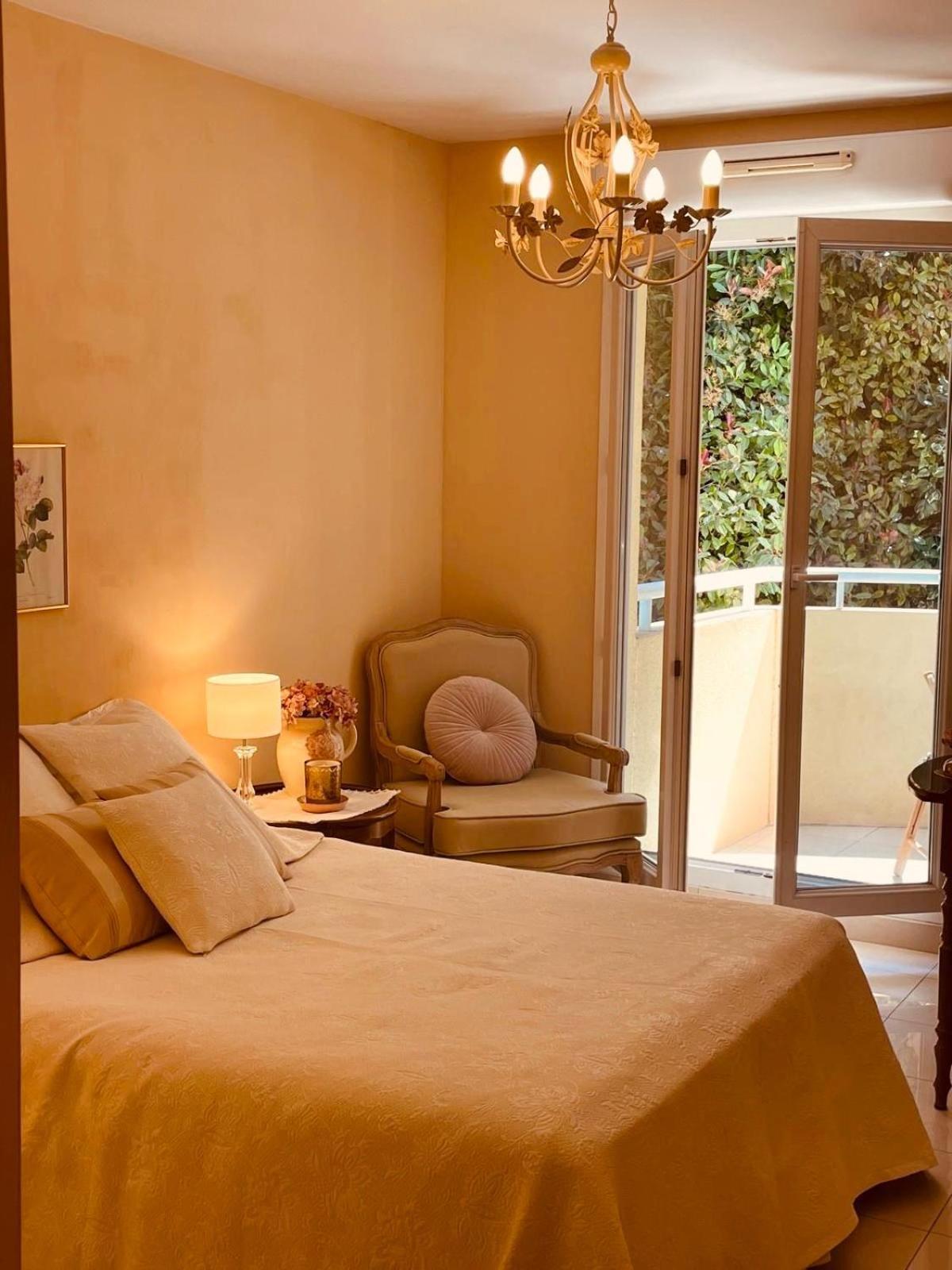Grace & Breakfast Bed & Breakfast Beausoleil Exterior photo