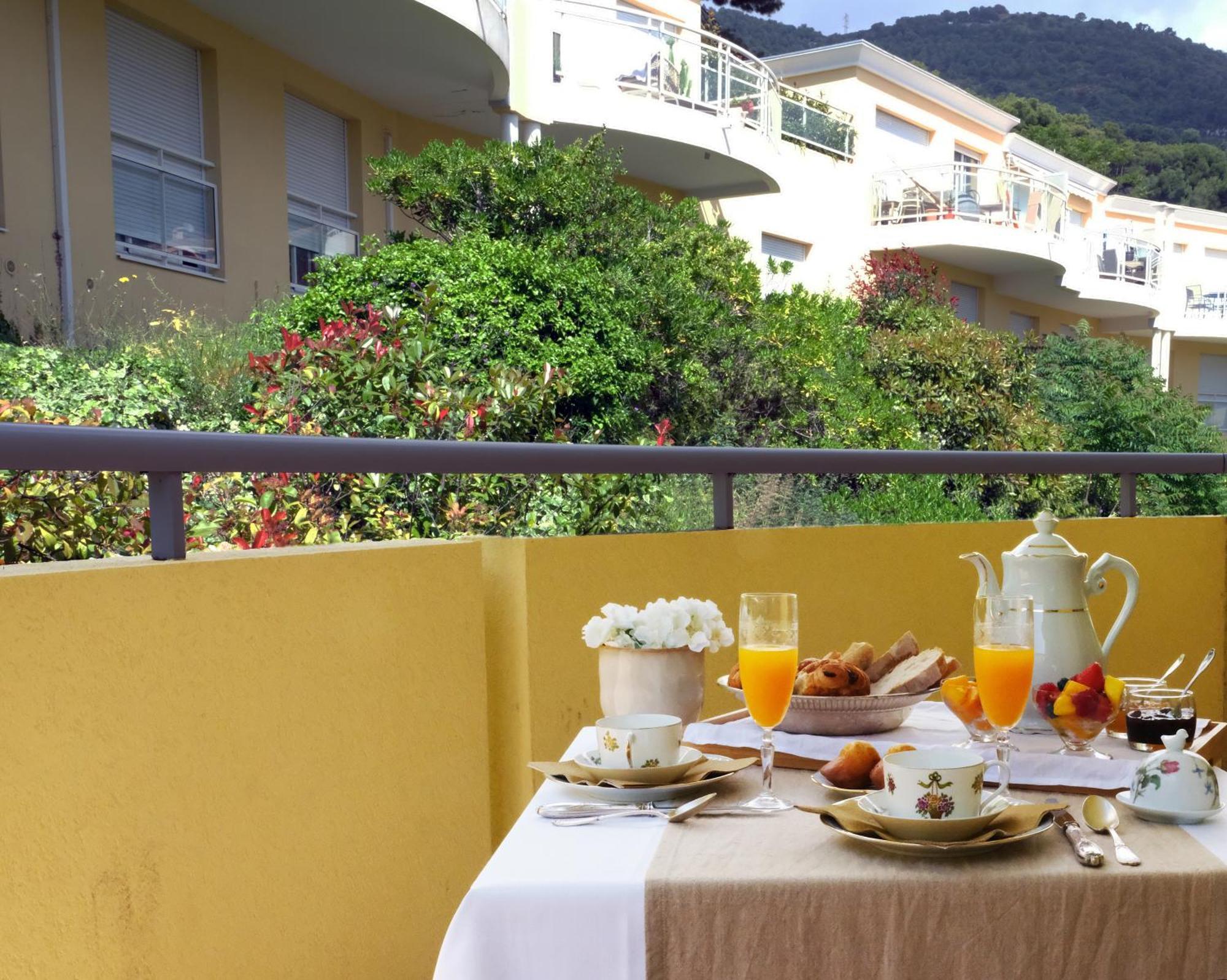 Grace & Breakfast Bed & Breakfast Beausoleil Exterior photo